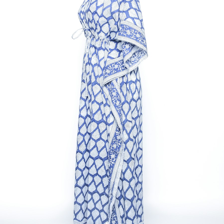 Caftan bleu à motifs