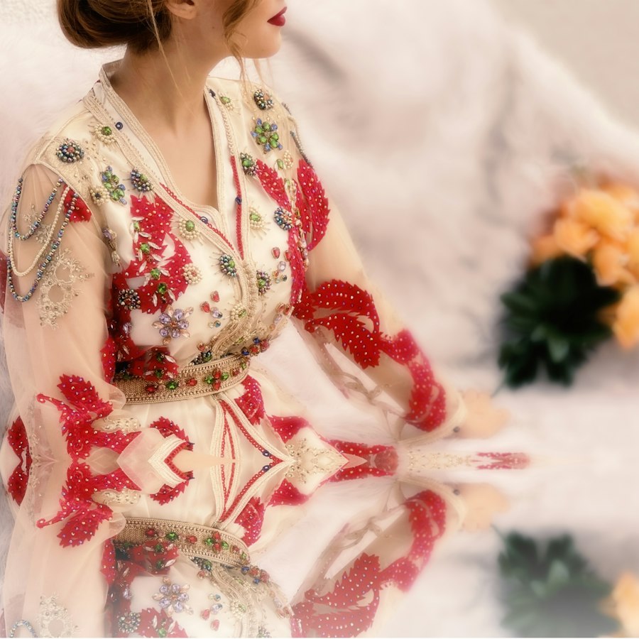 Caftan rouge et blanc