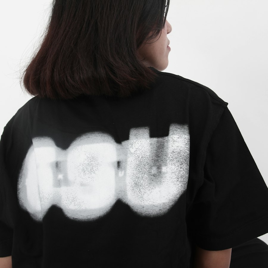 T-shirt abstrait noir