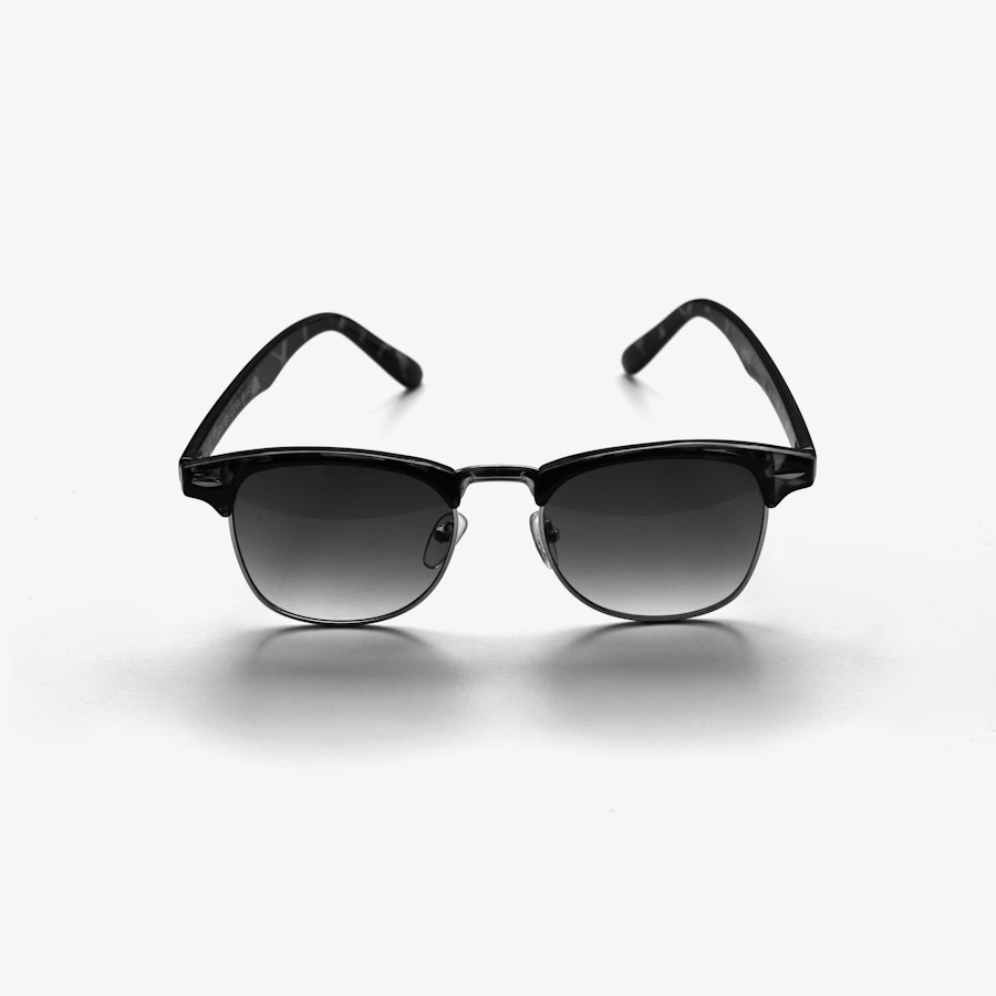Lunettes noires classiques
