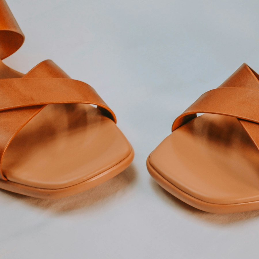 Sandales en cuir marron