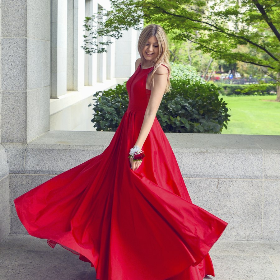 Robe rouge sans manches