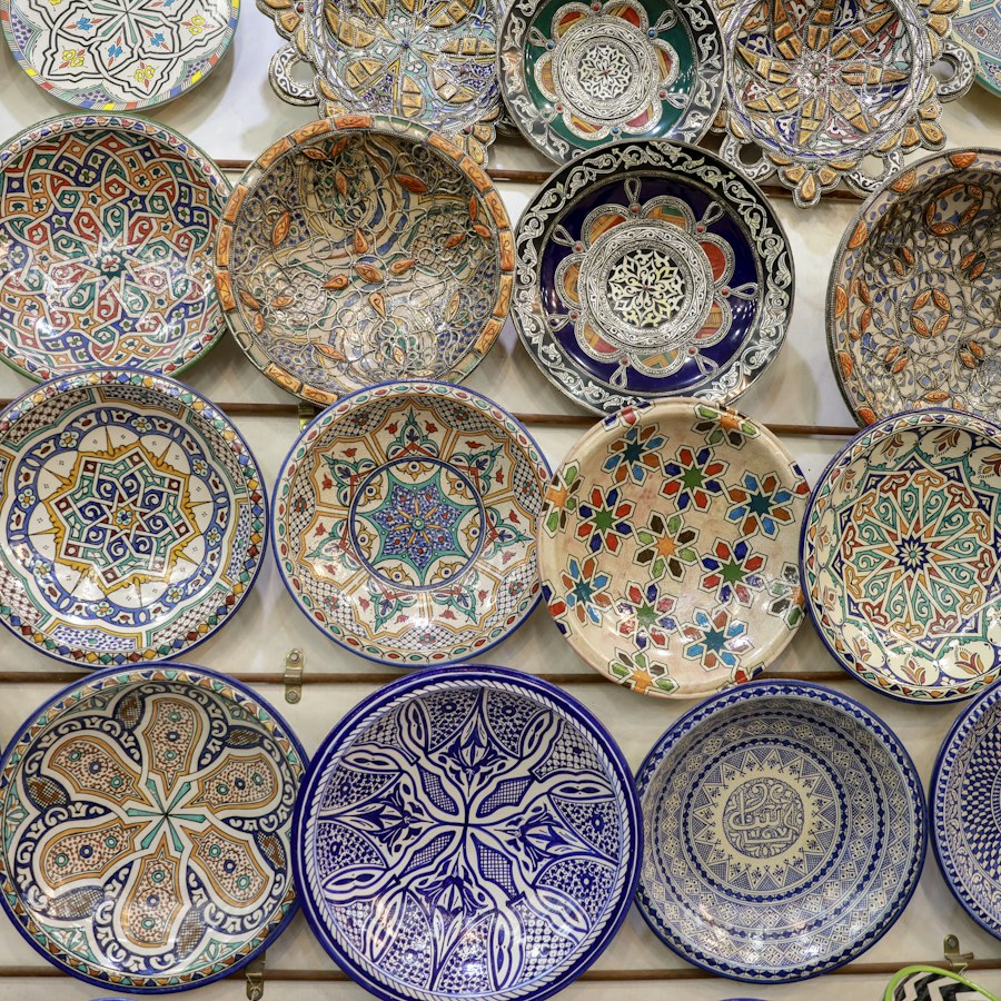 Assiettes murales peintes